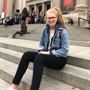 Meet your Posher, Emily